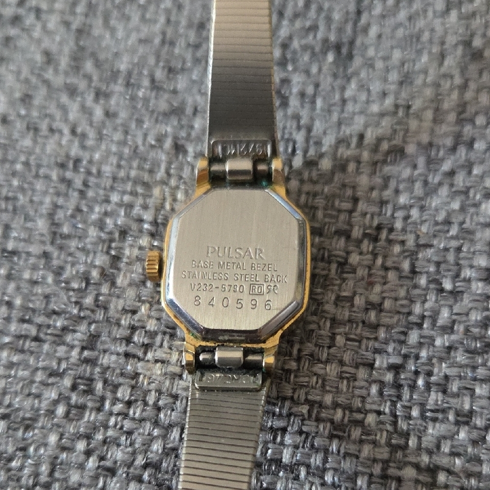 Vintage Pulsar Gold-Tone Quartz Women's Watch - Picture 3 of 8